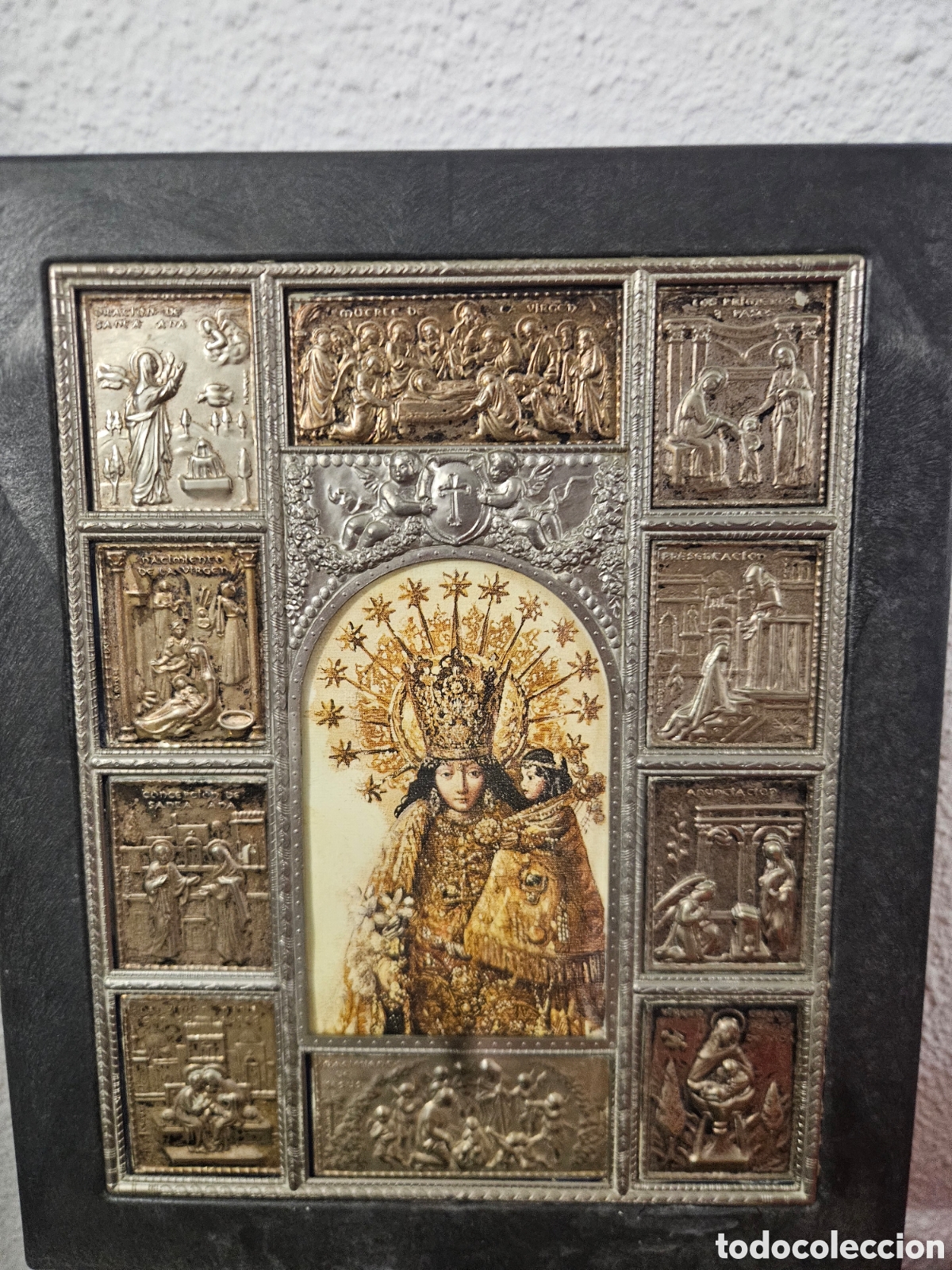 Antig&uuml;edades: Retablo Religioso A&ntilde;os 70 - Virgen del Carmen y Vi&ntilde;etas de la Vida de Mar&iacute;a - Chasis de Pl&aacute;stico &rdquo;Mo