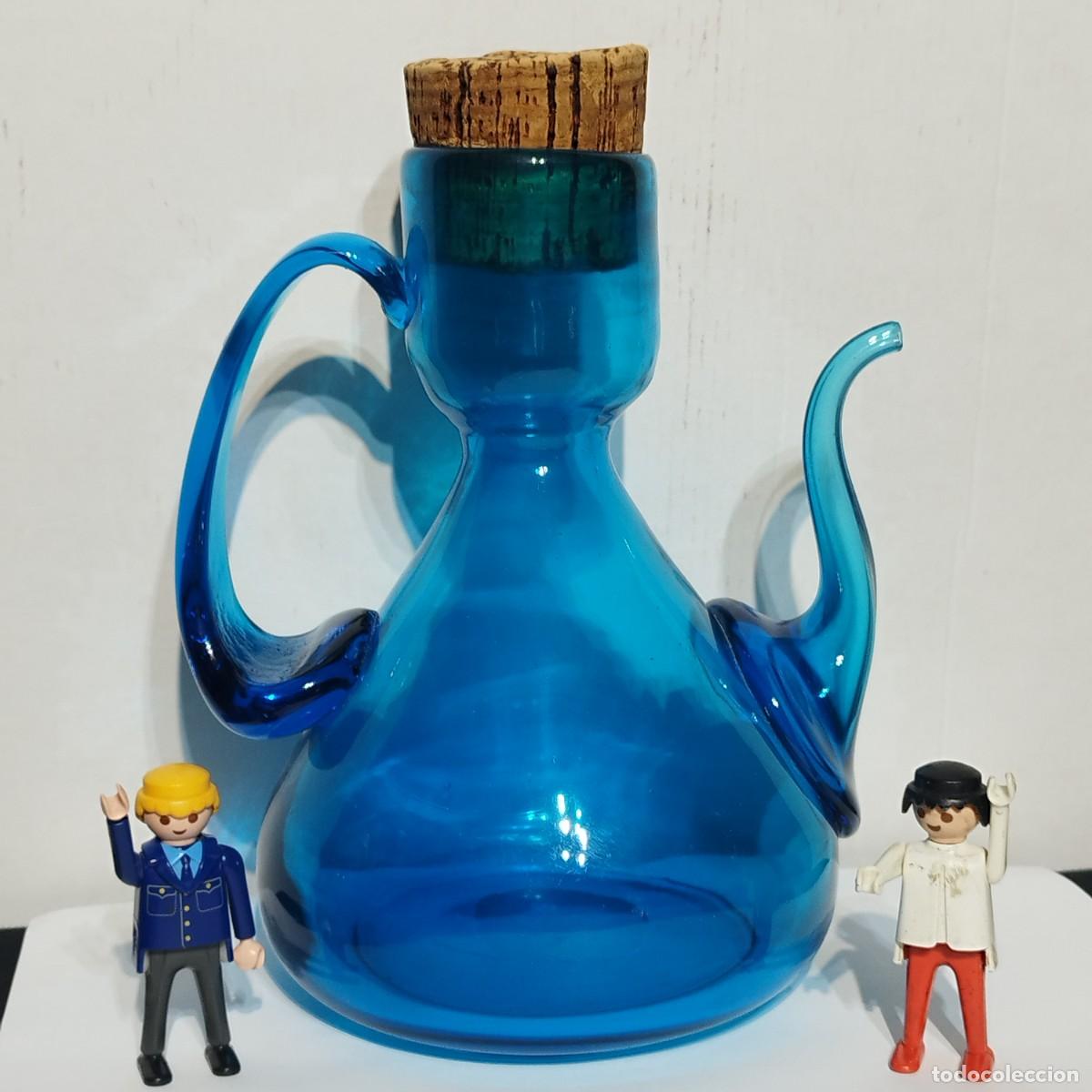 Antig&uuml;edades: BONITA ACEITERA DE MANO DE CRISTAL AZUL - 21 CM ALTURA -