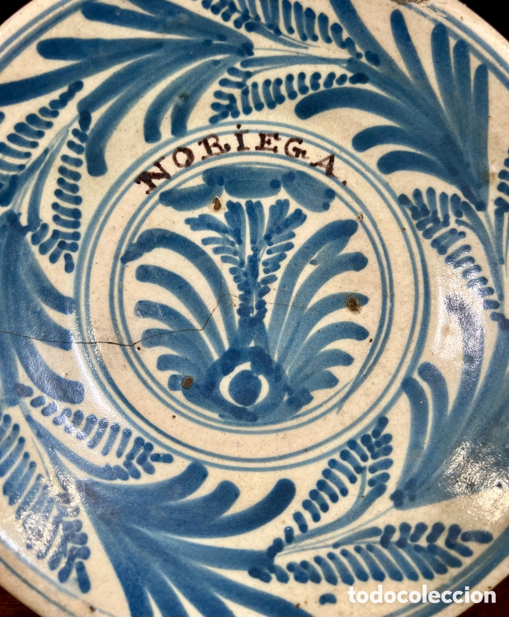 Antig&uuml;edades: Plato de cer&aacute;mica. Talavera. Helechos S.XVIII