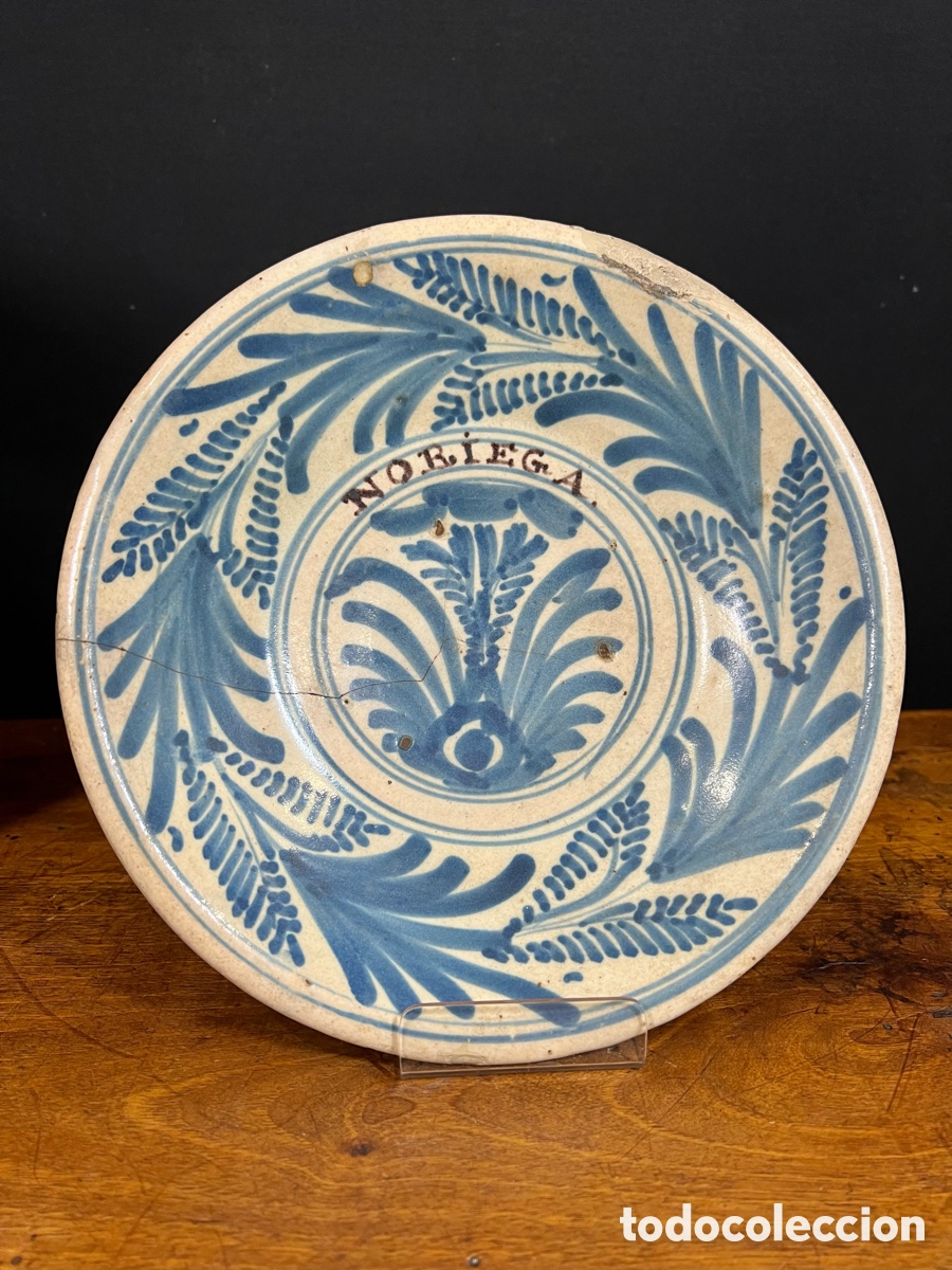 Antig&uuml;edades: Plato de cer&aacute;mica. Talavera. Helechos S.XVIII