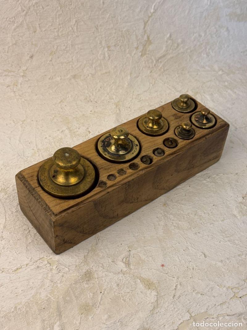 Antig&uuml;edades: Antiguo Juego de Pesas Lat&oacute;n Bronce