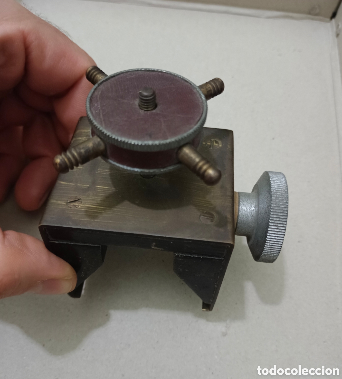 Antig&uuml;edades: Antiguo soporte, extractor metalico , instrumento optico , topografico desconozoco para que es