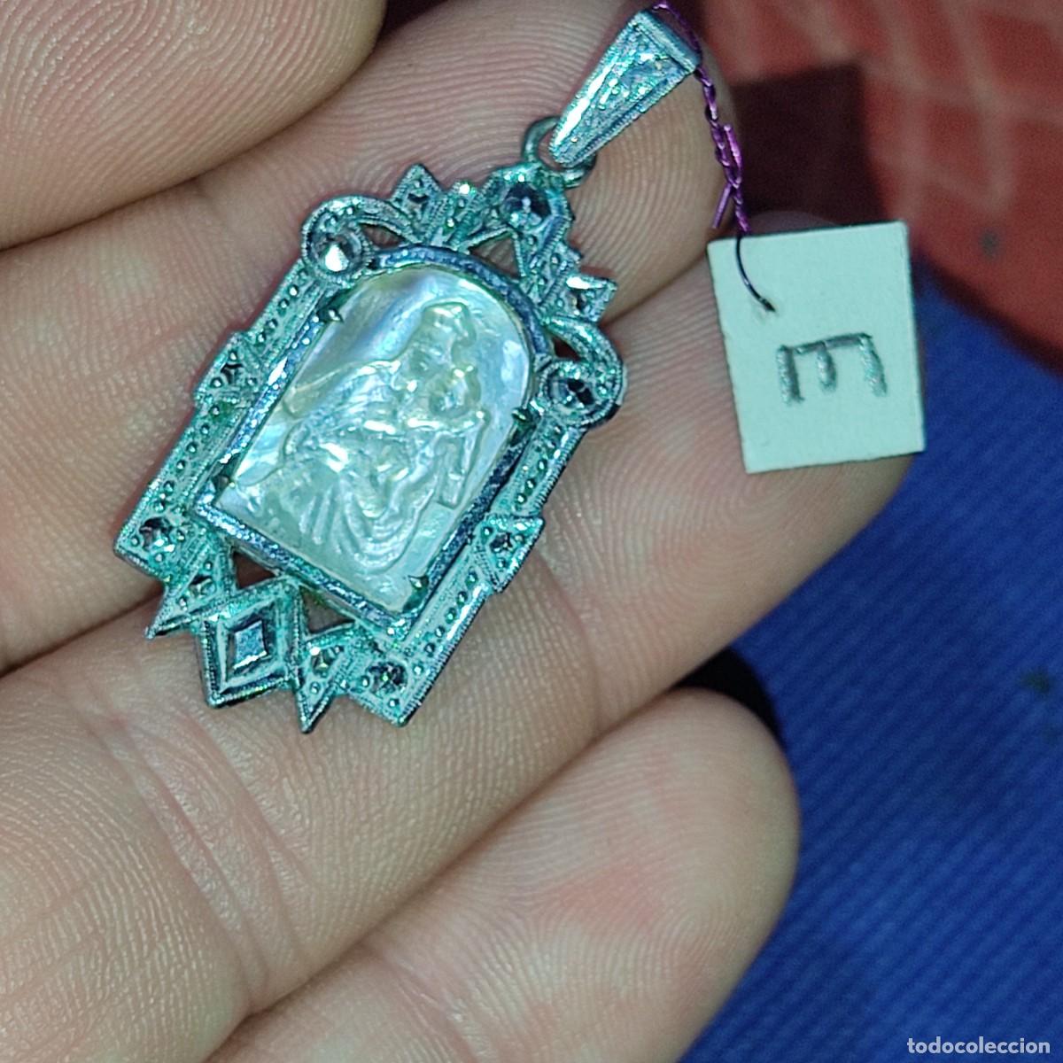 Antig&uuml;edades: Antigua medalla de nacar de la virgen del Pilar. *E*