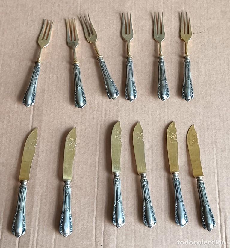 Antig&uuml;edades: 6 tenedores y 6 cuchillos &ndash; cubiertos de postre // Mango metal plateado Cubierto dorado