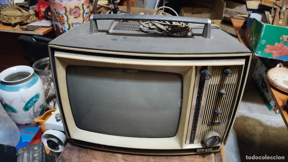 Antig&uuml;edades: Ancien t&eacute;l&eacute;vision d &eacute;poque fonctionne
