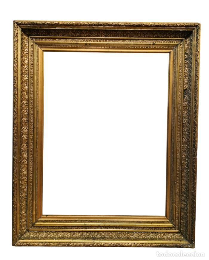 Antig&uuml;edades: ANTIGUO MARCO DE INSPIRACI&Oacute;N NEOCL&Aacute;SICA. MADERA DORADA. ESPA&Ntilde;A. SIGLO XIX.