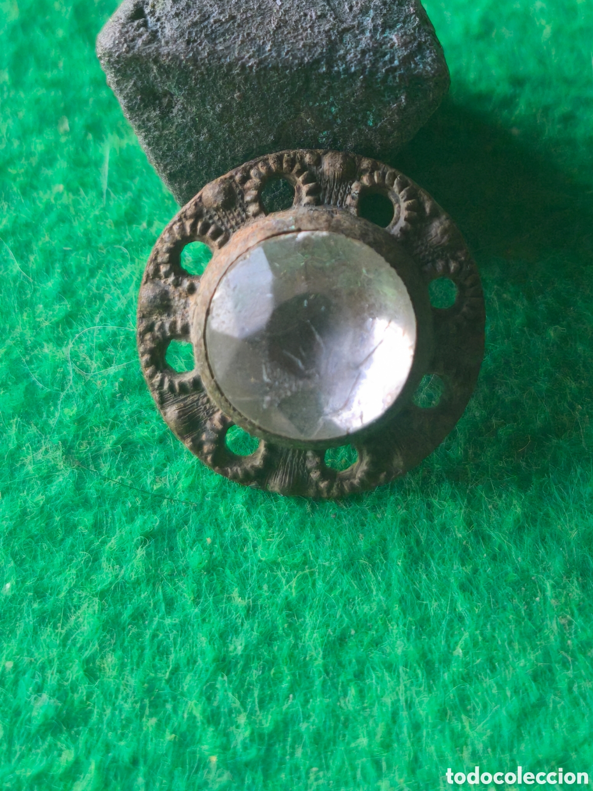 Antig&uuml;edades: Bot&oacute;n medieval cristal blanco piedra