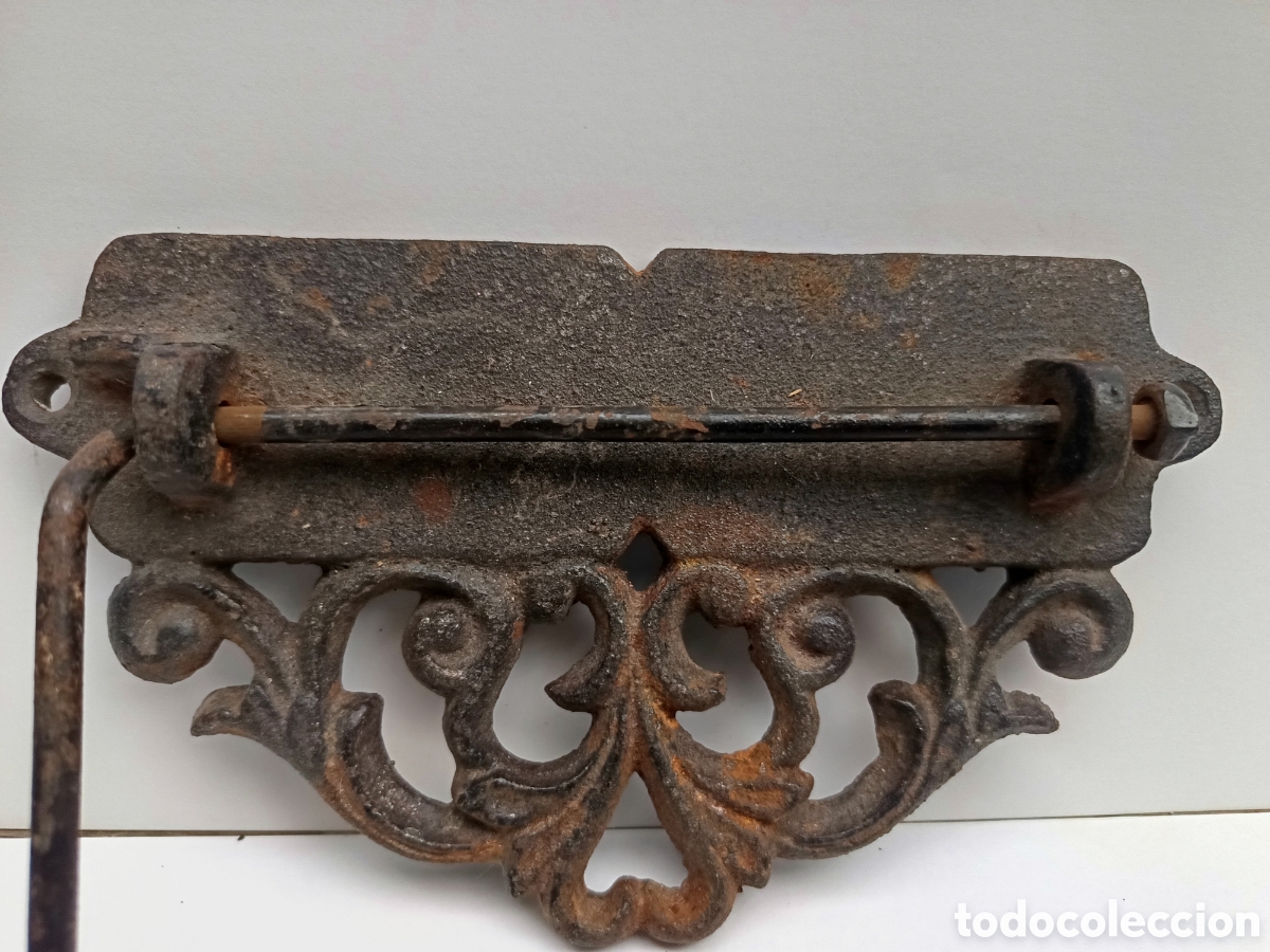 Antig&uuml;edades: Soporte papel higi&eacute;nico de hierro forjado antiguo