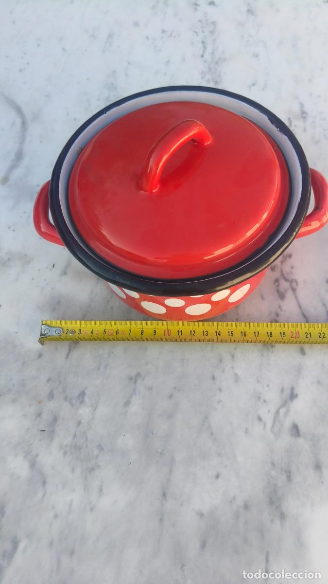 Antig&uuml;edades: Plat a couvercle en t&ocirc;le &eacute;maill&eacute;e 150 cl