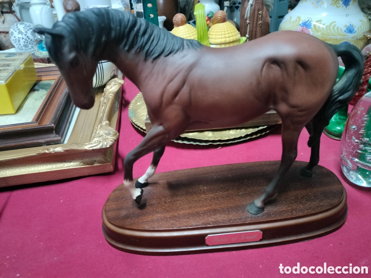 Antig&uuml;edades: escultura de colecci&oacute;n de la marca brit&aacute;nica Beswick que posteriormente form&oacute; parte de Royal Doulton