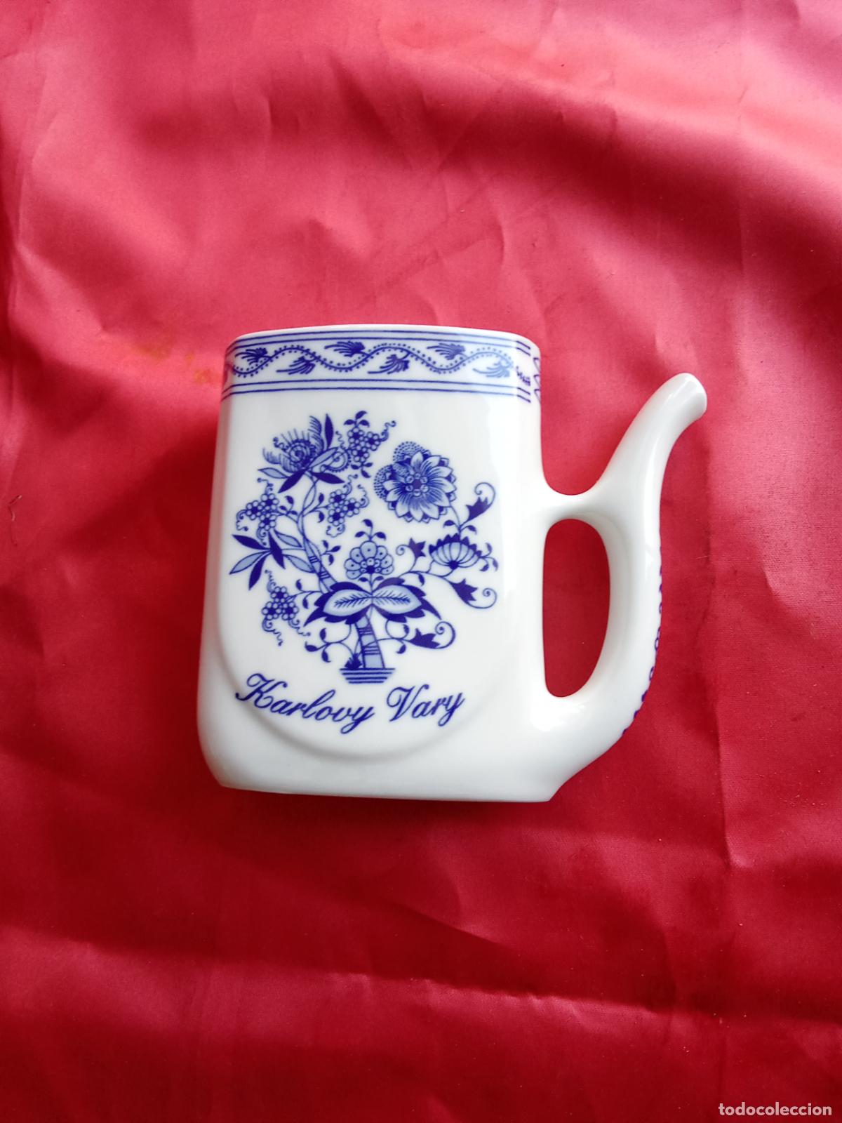 Antig&uuml;edades: taza de balneario tradicional de Karlovy Vary Bohemia. Vitrina 1