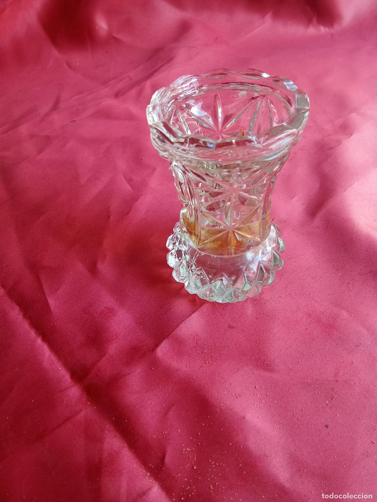 Antig&uuml;edades: Jarron cristal prensado, peque&ntilde;o. Vitrina 1