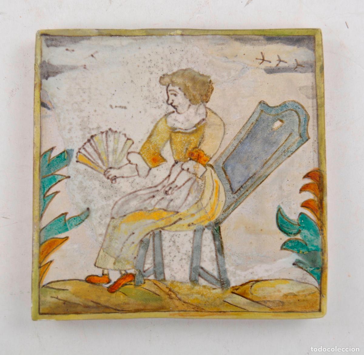 Antig&uuml;edades: Mujer con abanico, azulejo de cer&aacute;mica catalana, siglo XVIII - XIX.