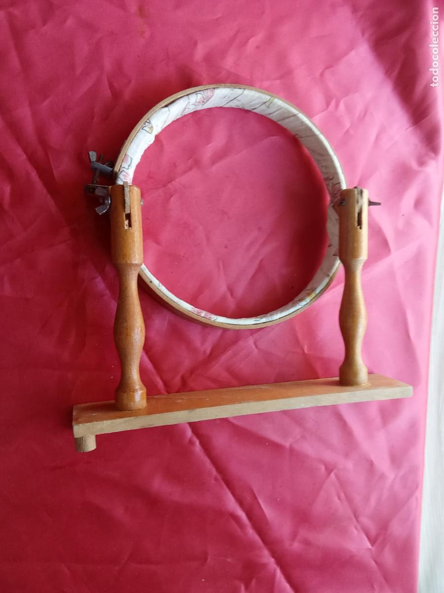 Antig&uuml;edades: Bastidor mediano para coser y bordar. Caja t&eacute;cnica