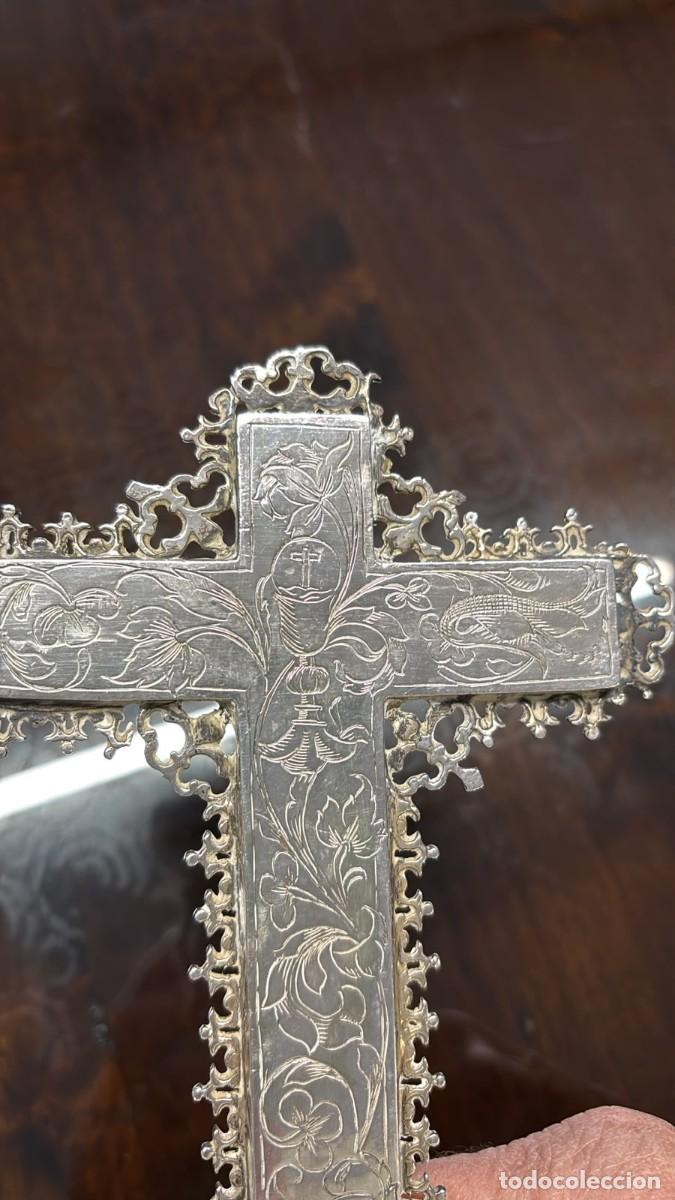 Antig&uuml;edades: CRUZ DE PLATA CON BASE Y FILIGRANAS - Foto 2