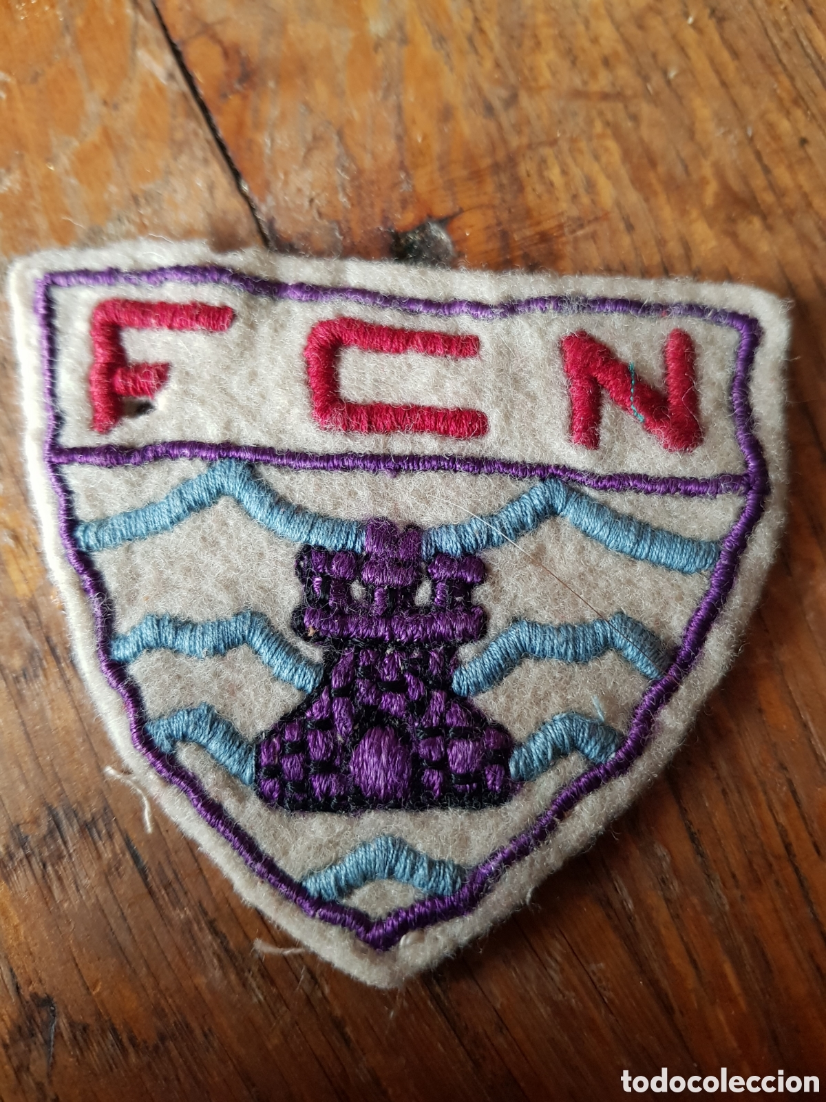 Antig&uuml;edades: ANTIGUO PARCHE BORDADO SIGLAS F.C.N