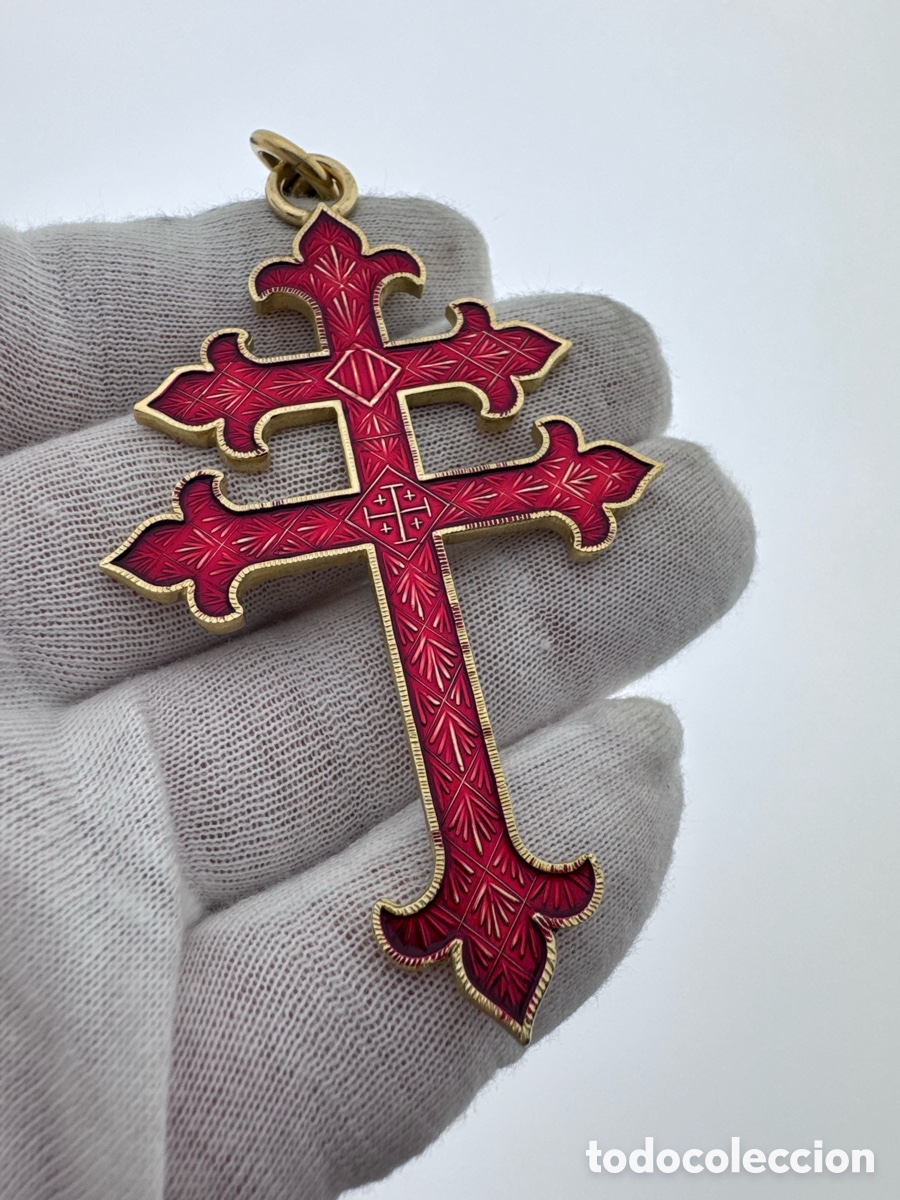 Antig&uuml;edades: Cruz Patriarcal de Plata Dorada y Esmalte Rojo (Estilo Orden del Santo Sepulcro)