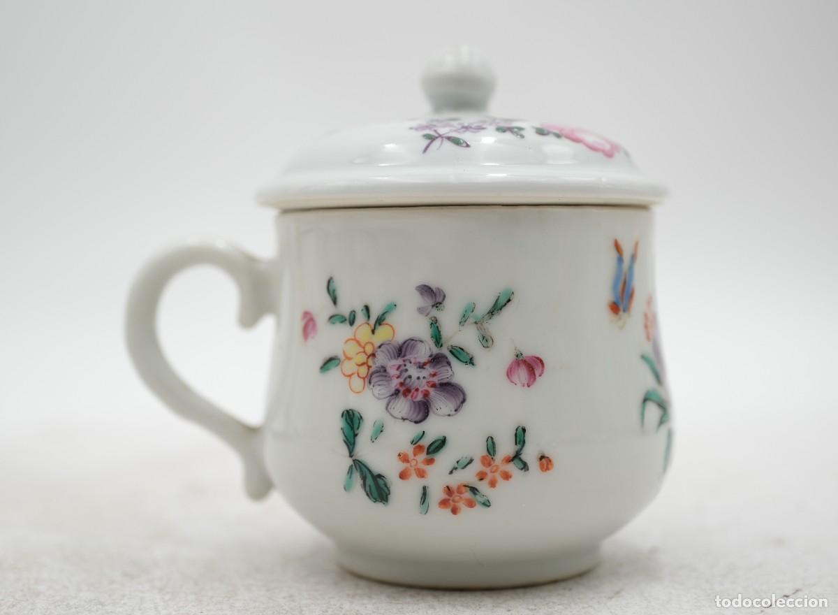 Antig&uuml;edades: taza con tapa de porcelana china XIX Familia Rosa (Famille Rose).