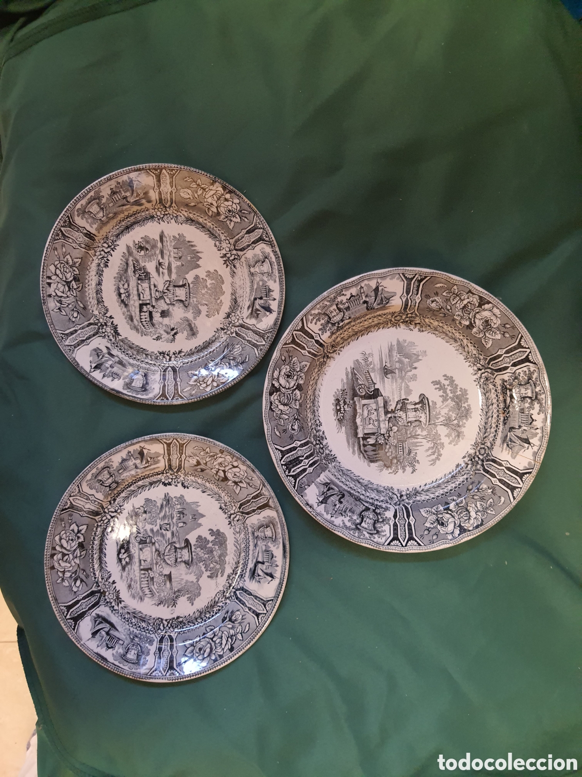 Antig&uuml;edades: Conjunto de tres platos de la Serie G&oacute;ndola de Sargadelos. Color gris-negro.