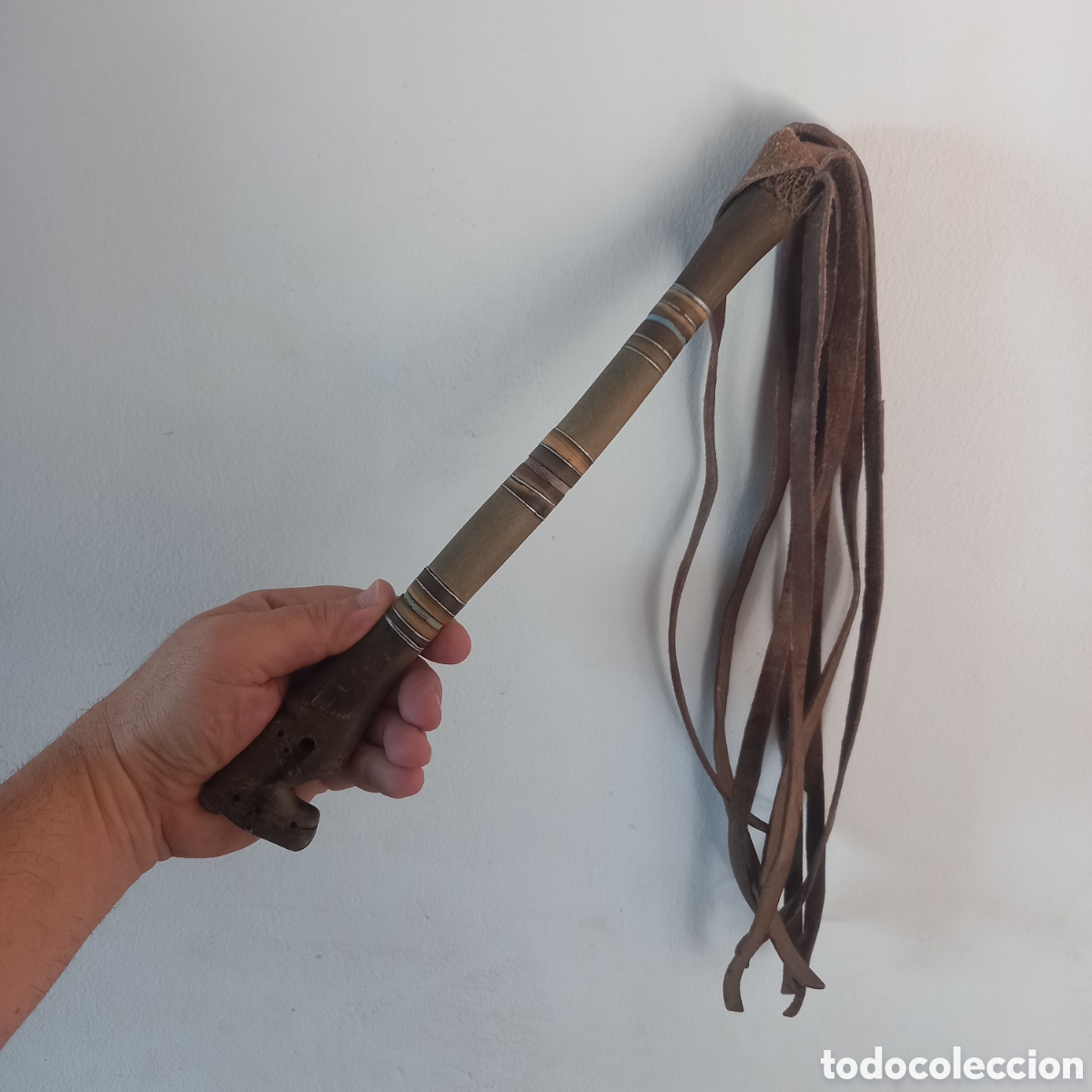Antig&uuml;edades: Antiguo L&aacute;tigo palo perrero zurriago azote madera y Cuero