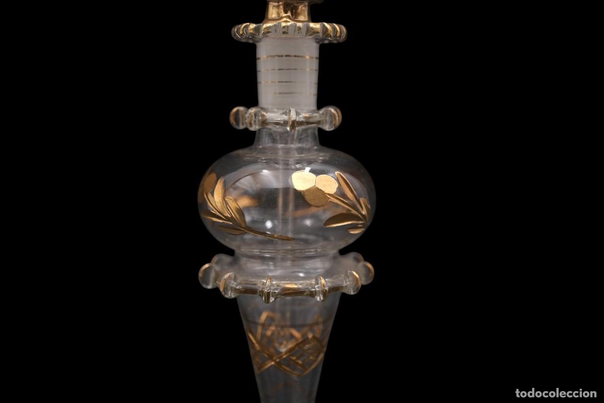 Antig&uuml;edades: Antiguo frasco de perfume en cristal con decoraci&oacute;n dorada &ndash; 21 cm - Foto 7