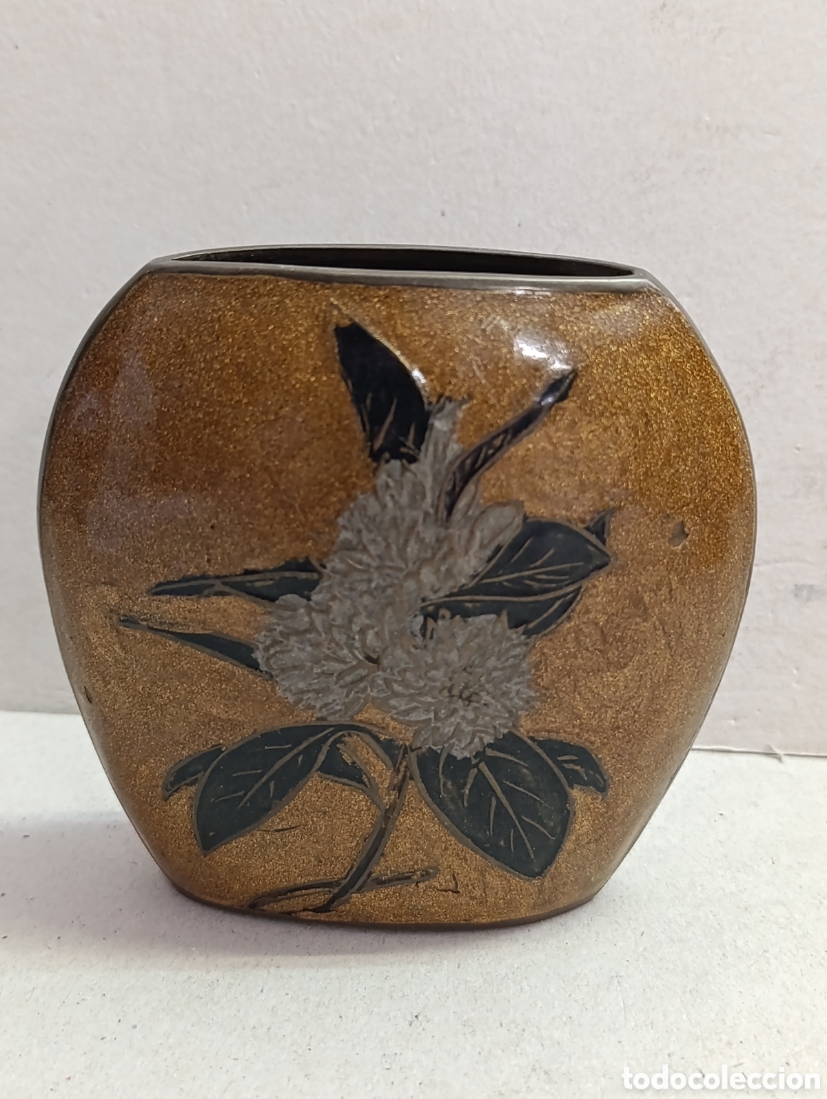 Antig&uuml;edades: JARRON, FLORERO PLANO, JARR&Oacute;N DE ALMOHADA, METAL ESMALTADO, CLOISONNE. FIRMADO DELBAUX. FRANCE.