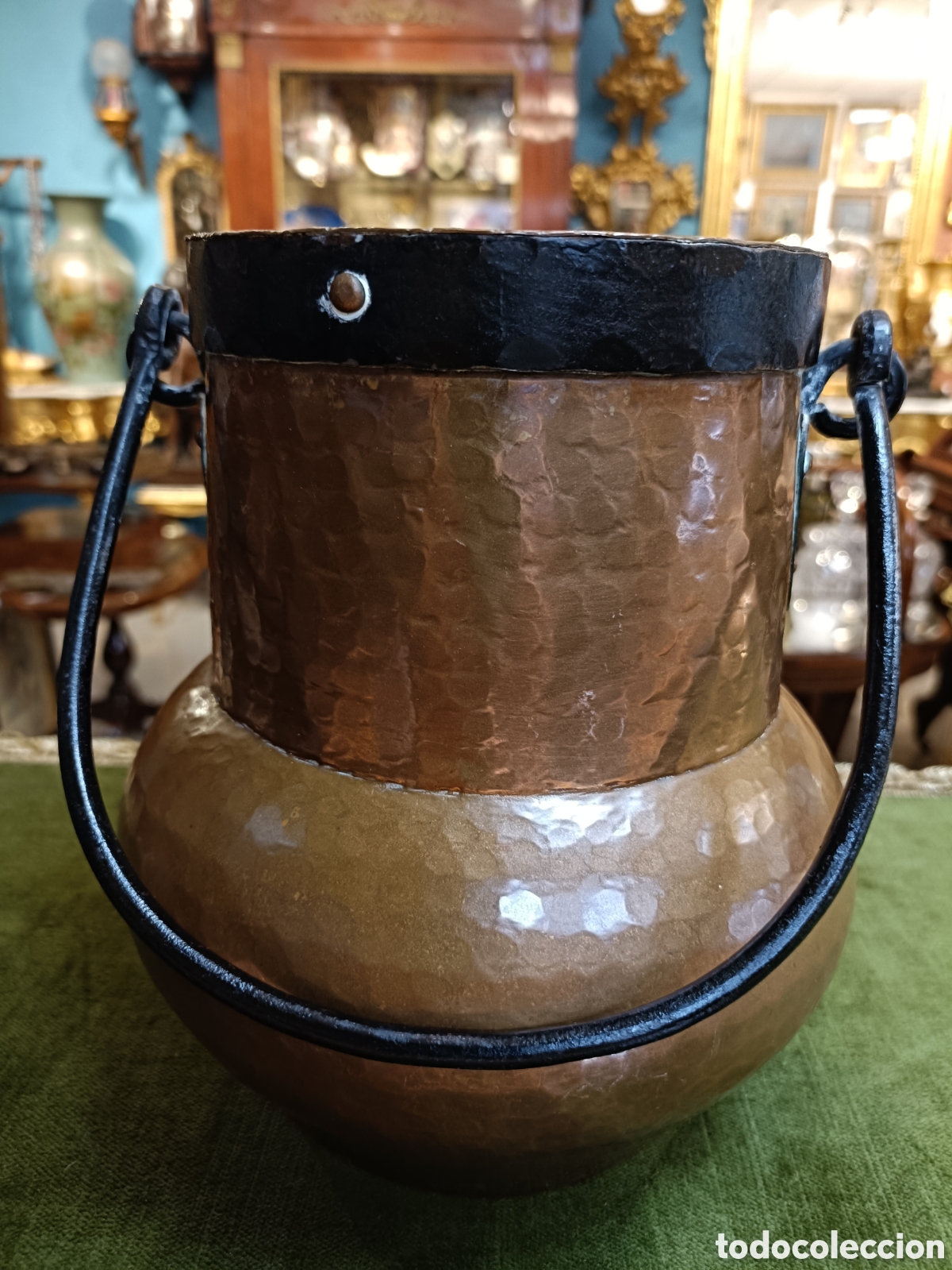 Antig&uuml;edades: ANTIGUO CALDERO DE COBRE CON ASAS DE HIERRO. 21CM ALTO