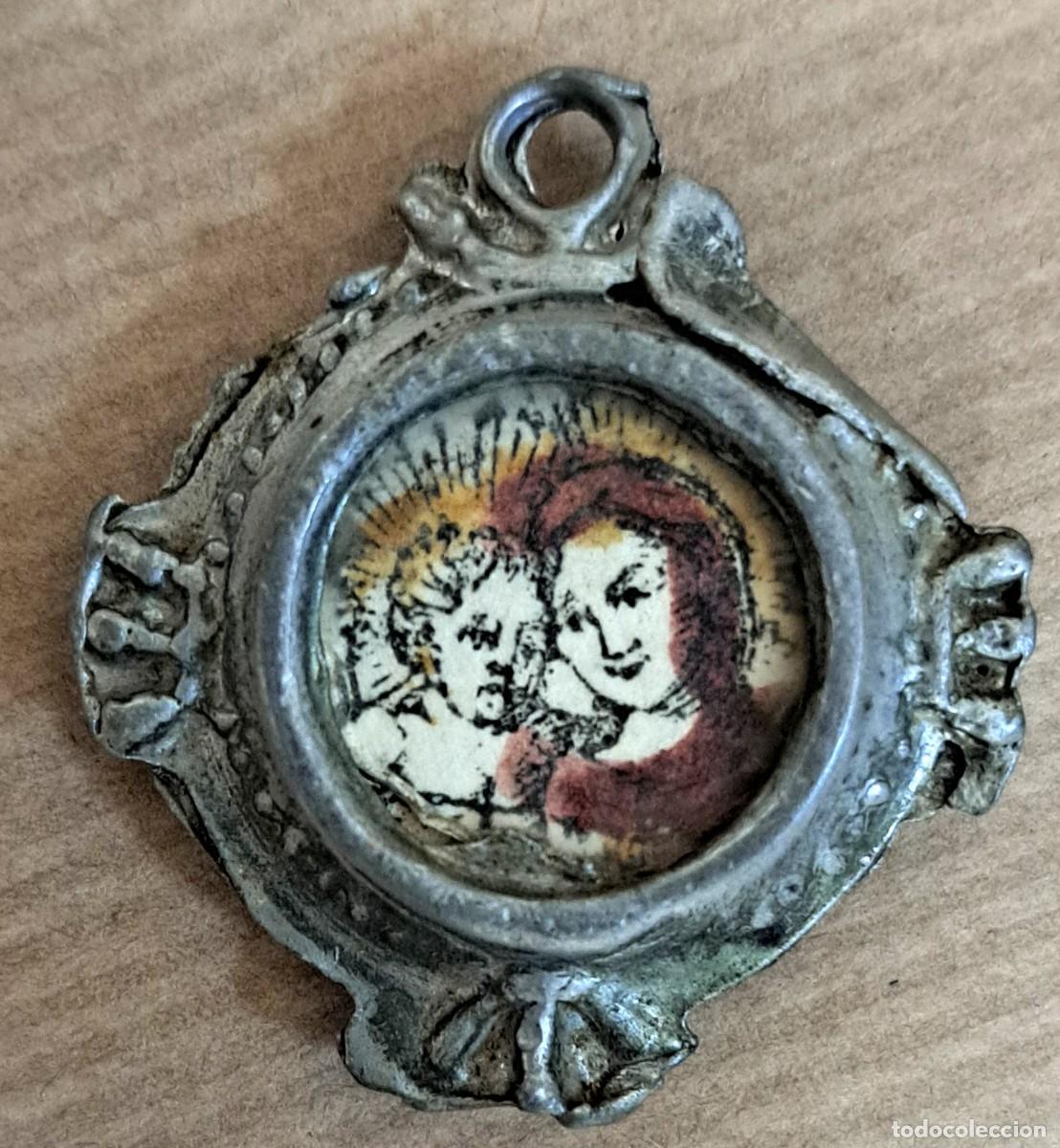 Antig&uuml;edades: Relicario de esta&ntilde;o con imagen de la virgen con el ni&ntilde;o, siglo XIX