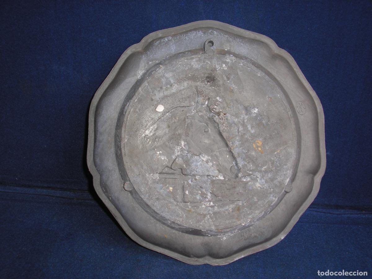 Antig&uuml;edades: PLATO ESTA&Ntilde;O CON RELIEVE DE CABALLO - Foto 2