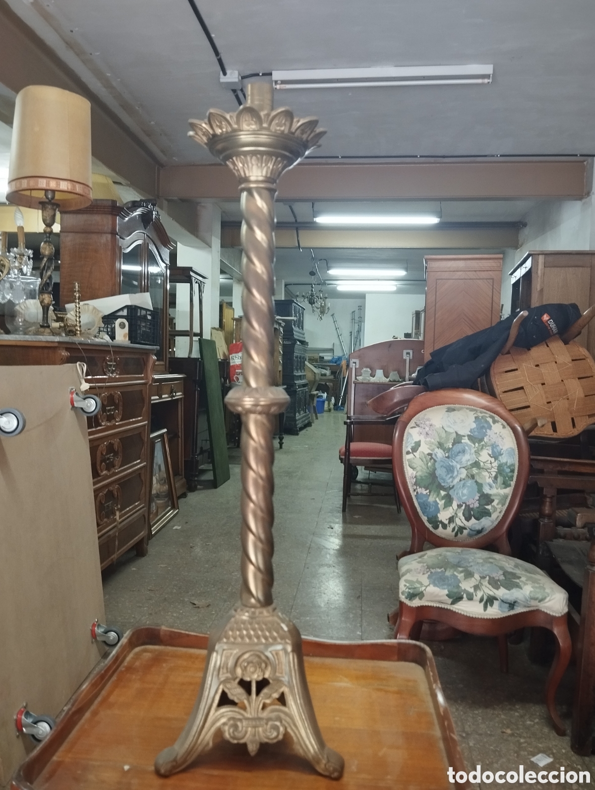 Antig&uuml;edades: Candelabro de altar de laton - Foto 2