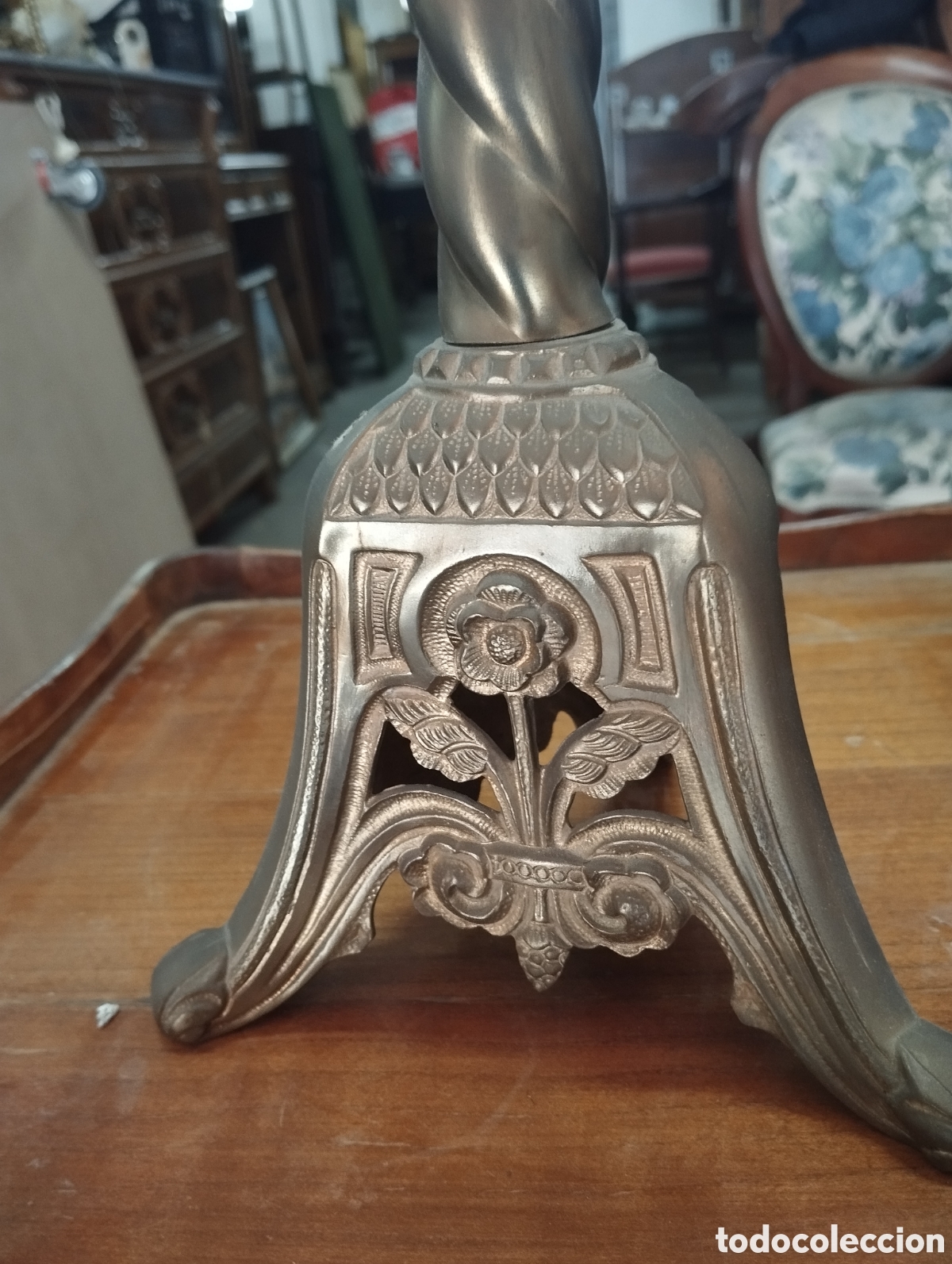 Antig&uuml;edades: Candelabro de altar de laton - Foto 3