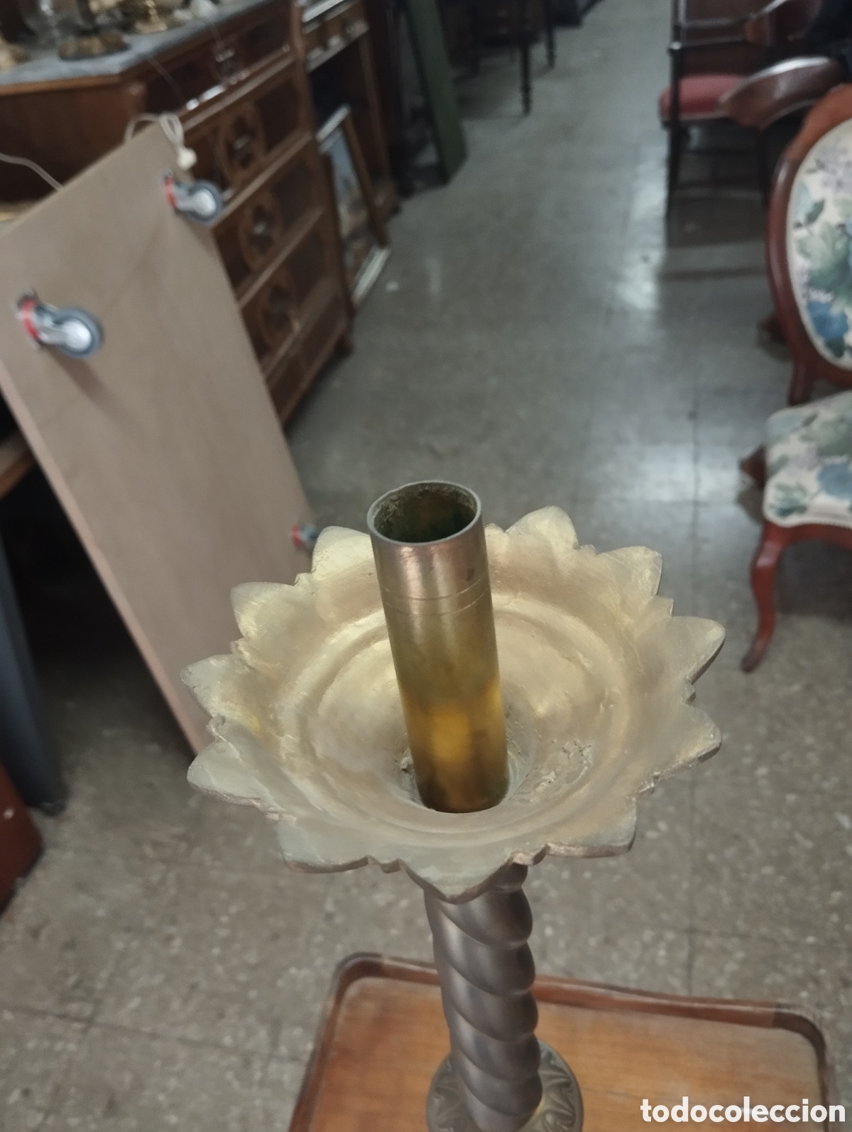 Antig&uuml;edades: Candelabro de altar de laton - Foto 6