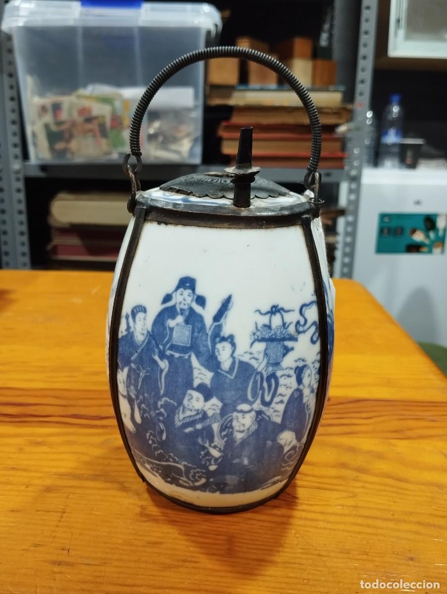 Antig&uuml;edades: RECIPIENTE CHINO CILINDRICO PORCELANA AZUL COBALTO Y BLANCO CON MONTURA MET&Aacute;LICA Y ASA.