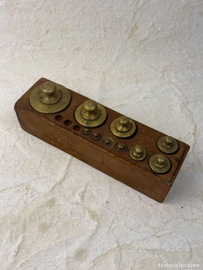 Antig&uuml;edades: Antiguo Juego de Pesas Lat&oacute;n Bronce