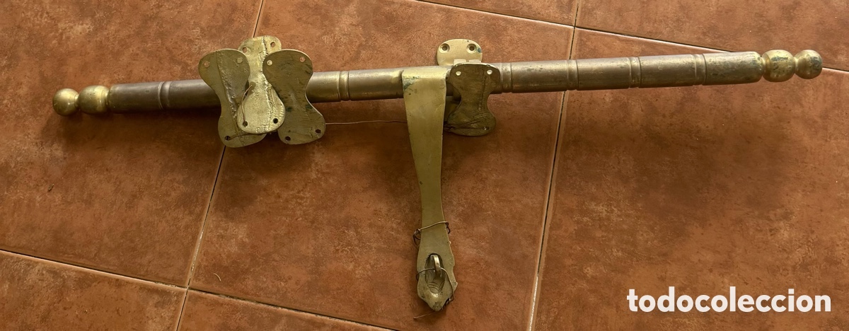 Antig&uuml;edades: Cerrojo antiguo lat&oacute;n decorativo 72cm