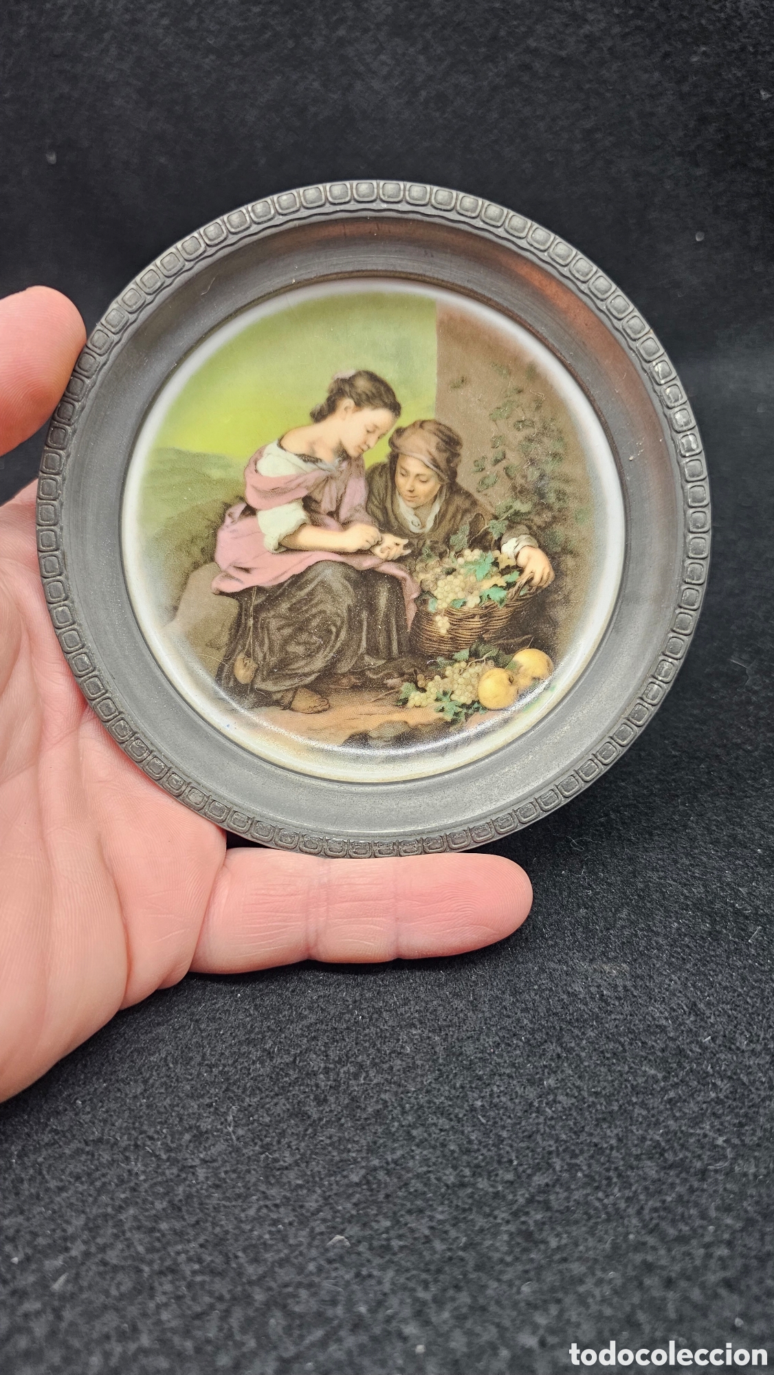 Antig&uuml;edades: Plato de colecci&oacute;n con borde de peltre