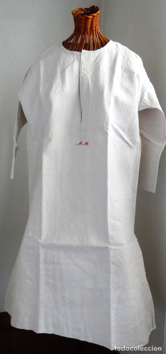 Antig&uuml;edades: ANTIGUA CAMISA DE LINO DE TELAR NICIALES M.M. S.XIX