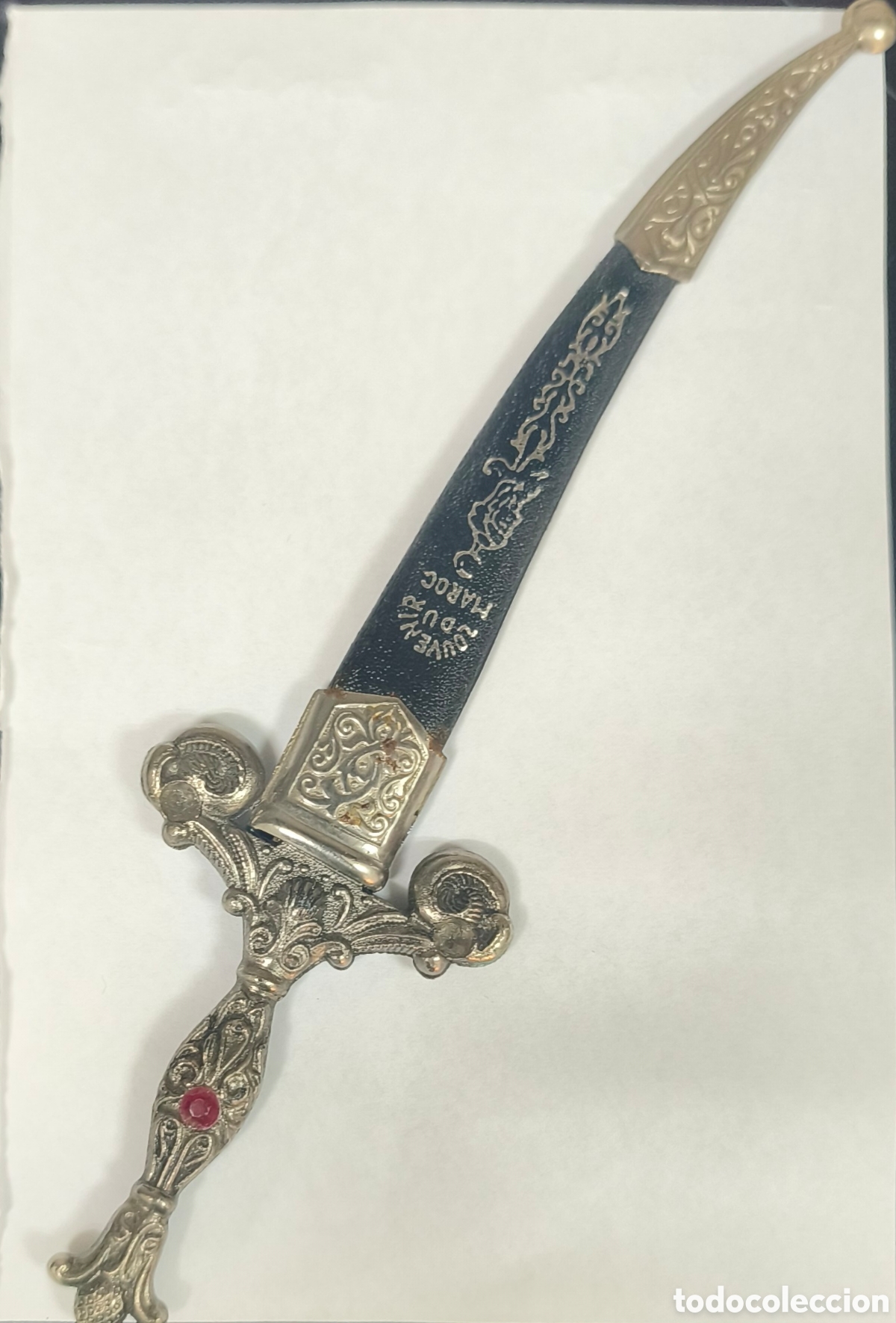 Antig&uuml;edades: abrecartas o daga decorativa de tipo souvenir con la inscripci&oacute;n &rdquo;Souvenir du Maroc&rdquo; en la funda. [1
