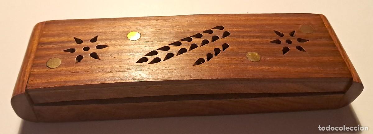 Antig&uuml;edades: CAJA ESTUCHE DE MADERA TALLADA CON DETALLES METALICOS (21 cm)