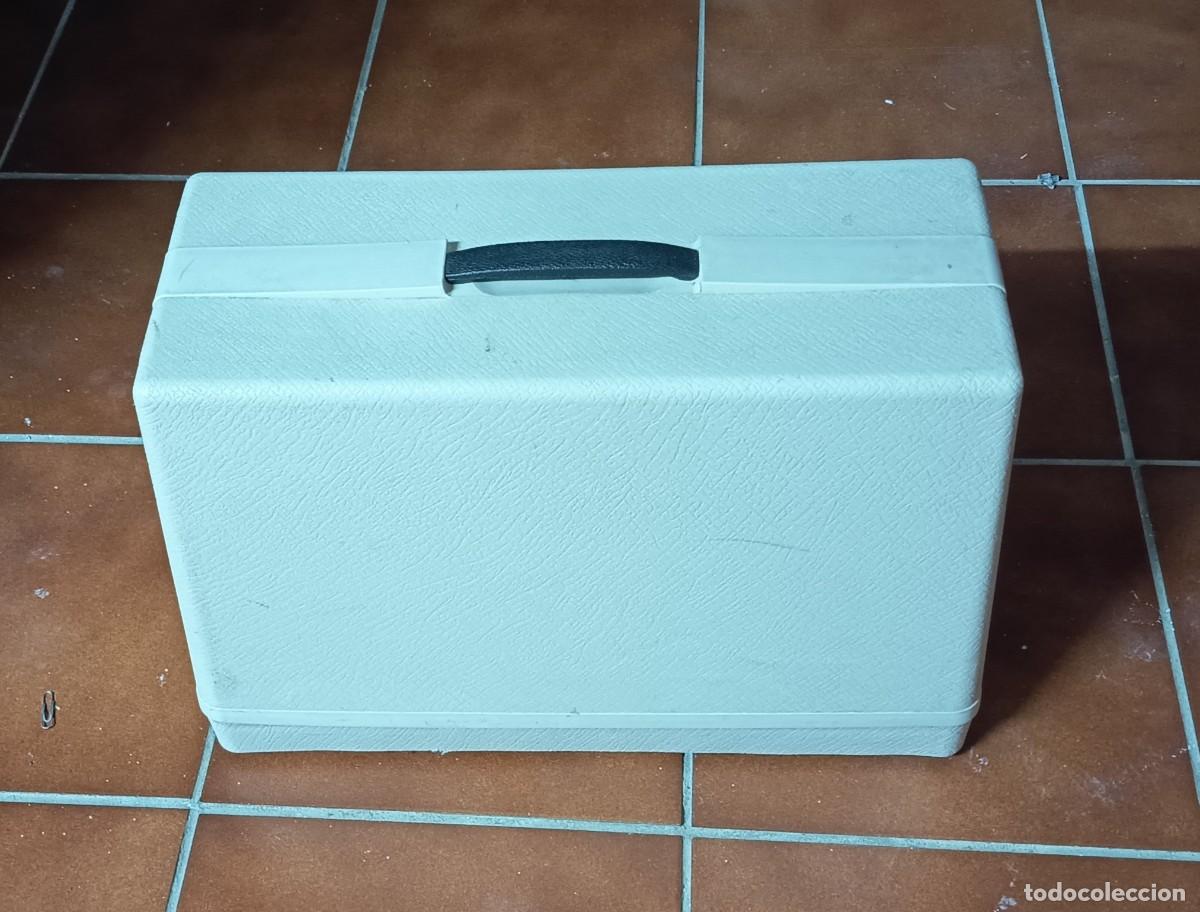 Antig&uuml;edades: Malet&iacute;n de viaje maquina de coser