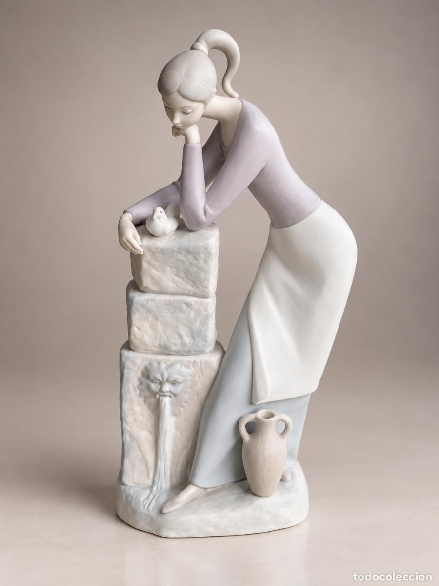 Antig&uuml;edades: ANTIGUA FIGURA DE PORCELANA ESPA&Ntilde;OLA &ndash; JOVEN CON P&Aacute;JARO &ndash; ESTILO VALENCIANO / TIPO LLADR&Oacute; &ndash; ACABADO