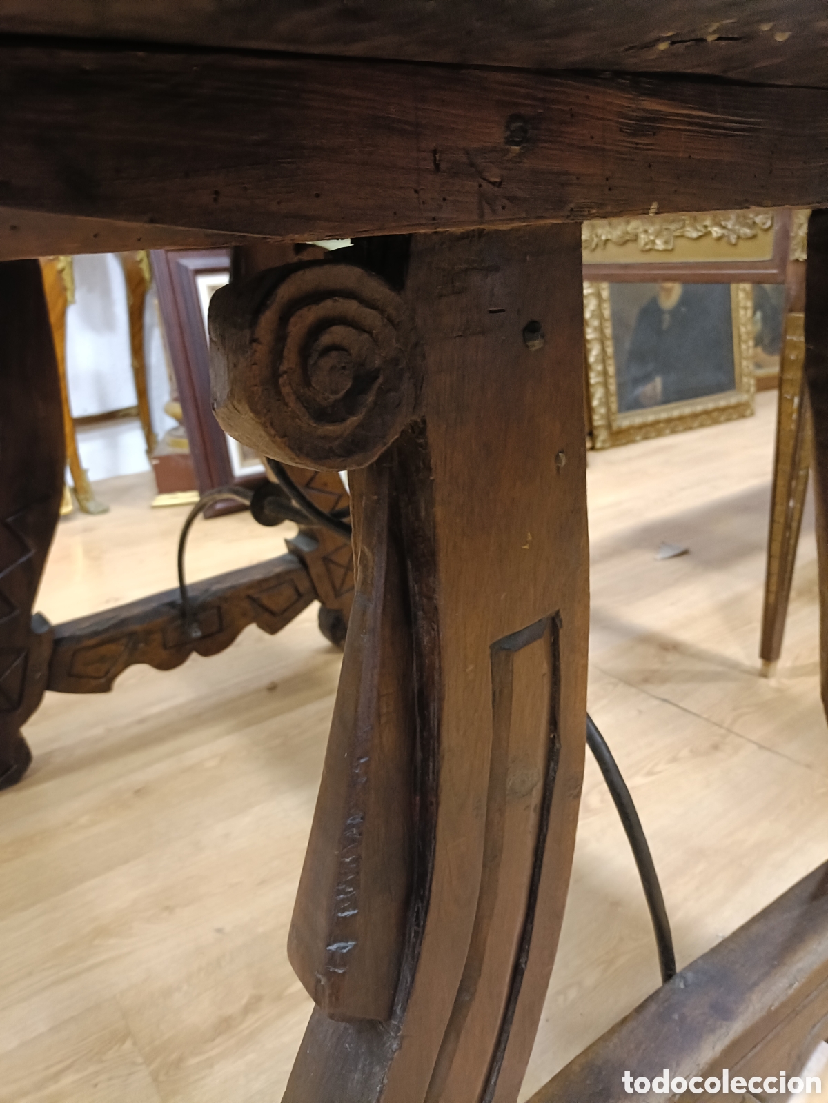 Antig&uuml;edades: Mesa de nogal siglo XVII - Foto 6
