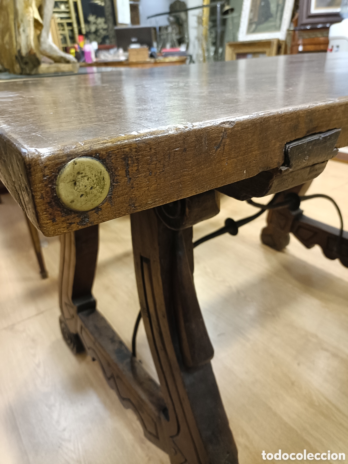 Antig&uuml;edades: Mesa de nogal siglo XVII - Foto 11