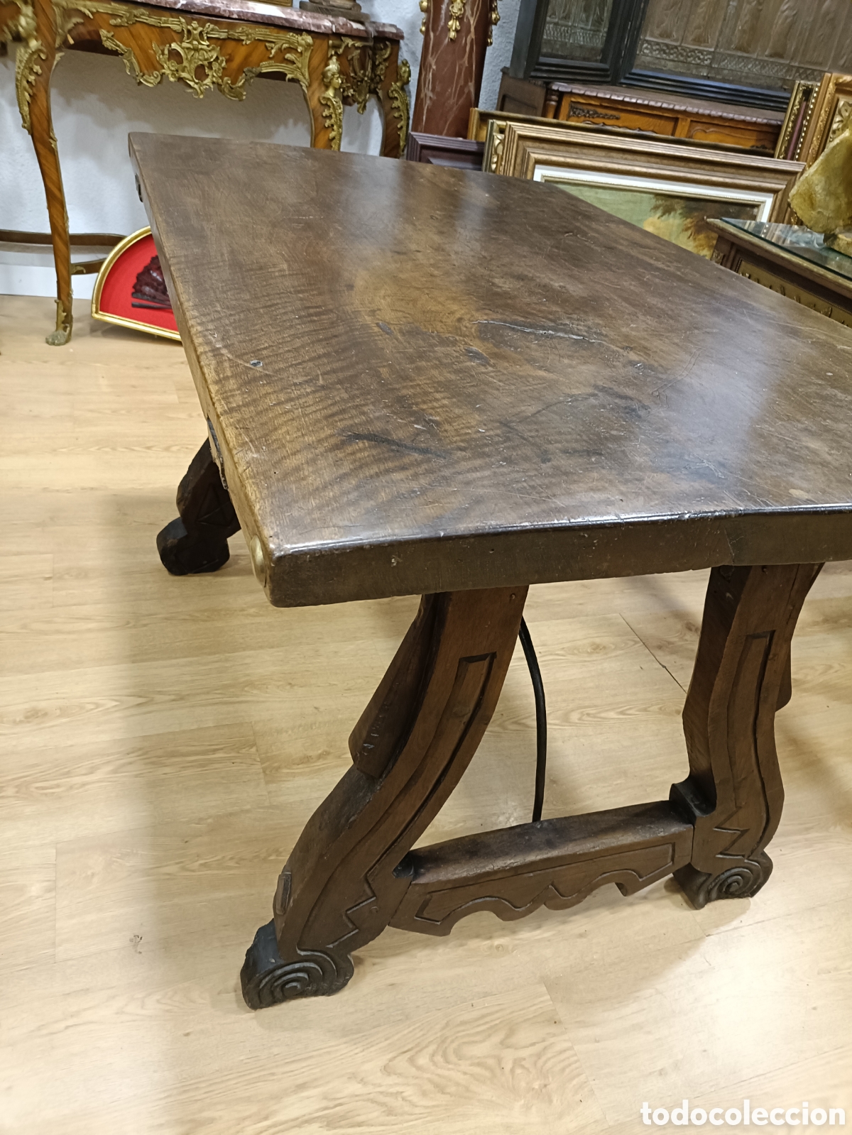 Antig&uuml;edades: Mesa de nogal siglo XVII - Foto 1