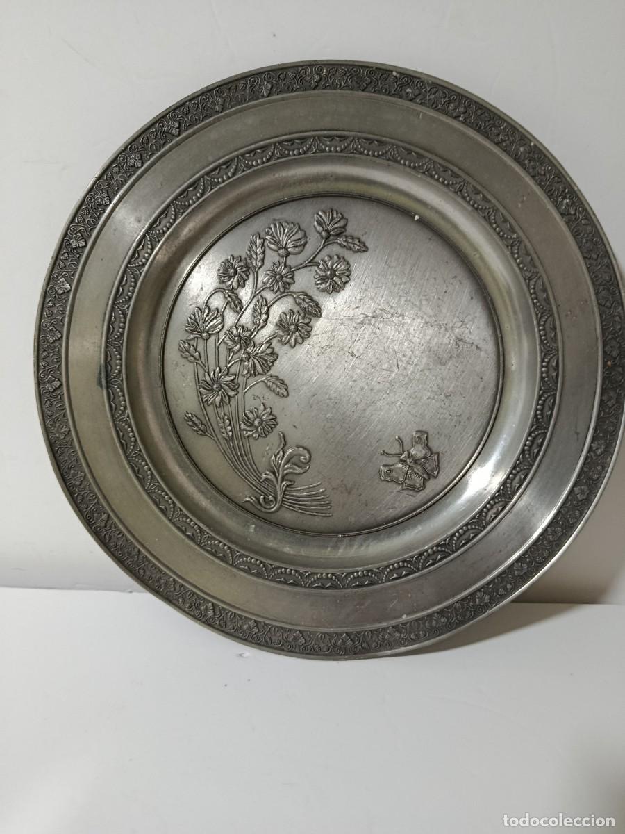 Antig&uuml;edades: PLATO ANTIGUO DE METAL PLATEADO. - Foto 1