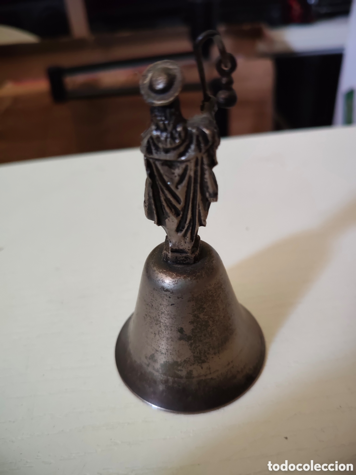 Antig&uuml;edades: Campanilla decorativa ap&oacute;stol Santiago peregrino