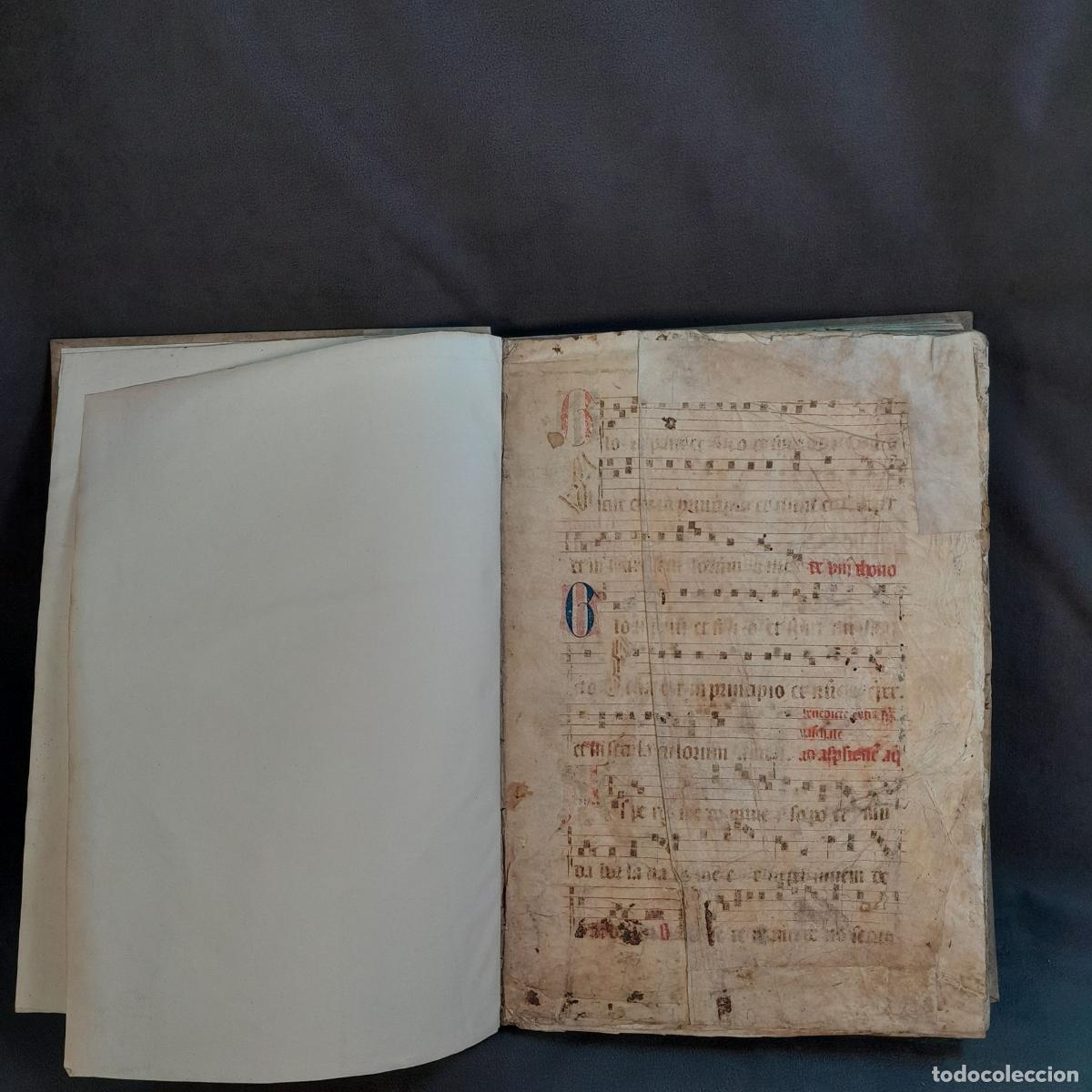 Antig&uuml;edades: LIBRO DE CORO LIT&Uacute;RGICO. PERGAMINO Y PAPEL. SIGLO XVIII - Foto 4