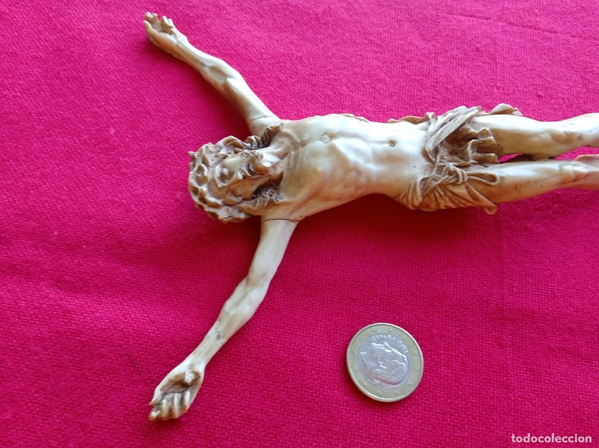 Antig&uuml;edades: Crucifijo de pasta dura - Foto 2