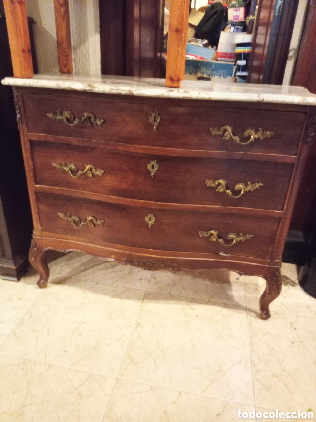Antig&uuml;edades: Antigua c&oacute;moda madera y m&aacute;rmol