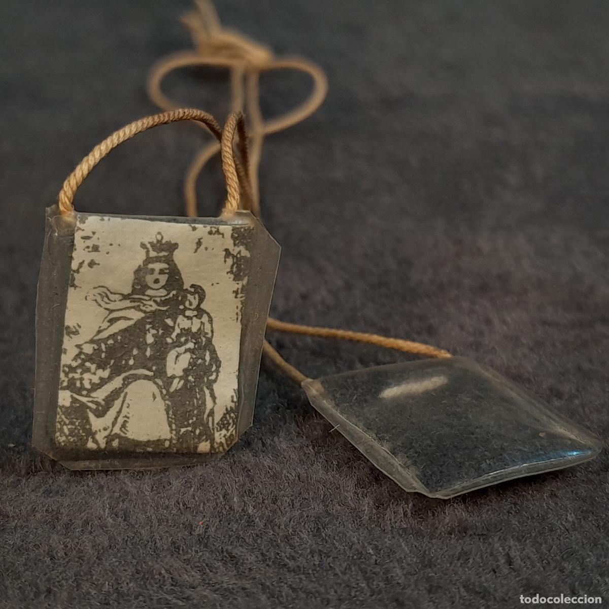 Antig&uuml;edades: ES-8. ESCAPULARIO TEXTIL Y PL&Aacute;STICO. 1950 - Foto 2
